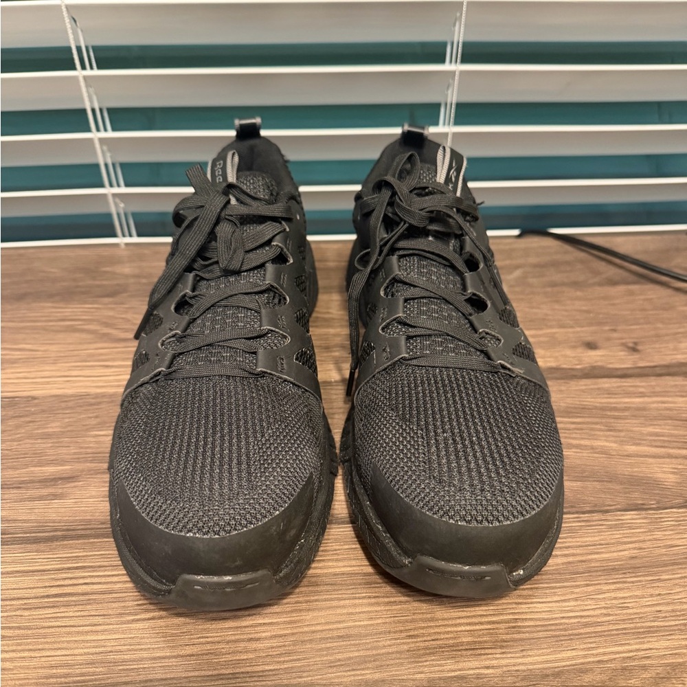Black Athletic Sneakers women’s 8.5 men’s 6.5